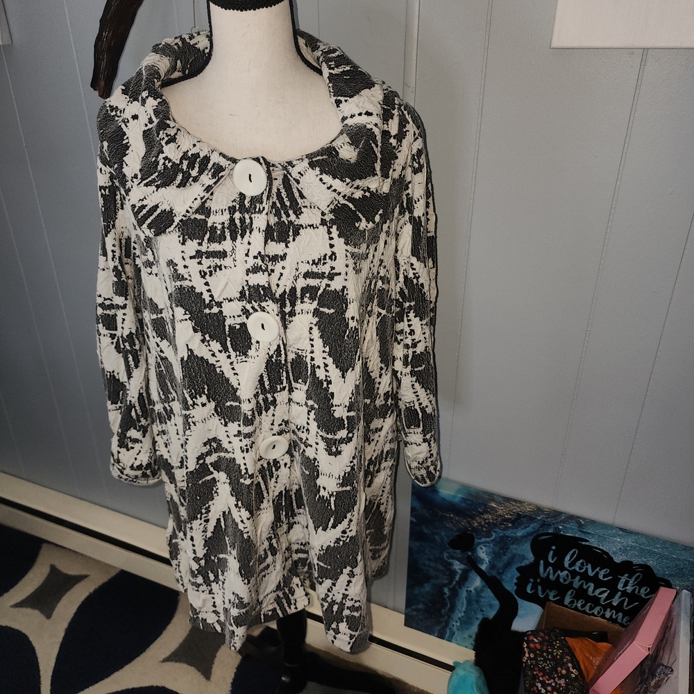 Elegant Black and White Button Down Shirt